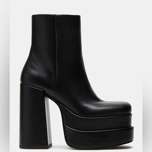 Steve Madden Cobra Black Platform Boots, size 10, New